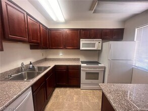 Building Photo - 4972 River Glen Dr
