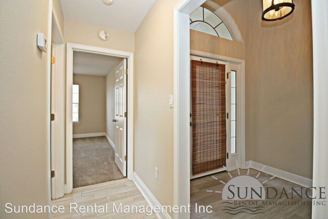 Building Photo - 3 br, 2 bath House - 2030 Fountainview Drive