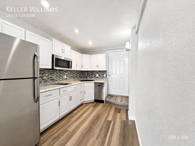 Building Photo - 2605 W Pikes Peak Ave