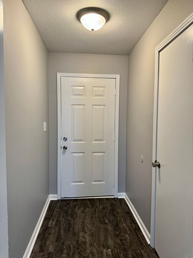 Foto del edificio - Charming 3-bedroom, 2-bathroom house with 1 Car Garage!