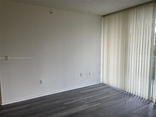 Foto del edificio - 5077 NW 7th St