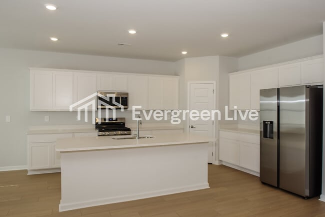 Building Photo - 106 Chain Bridge Circle