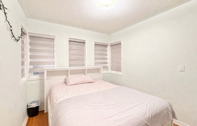 Building Photo - 3 BED - 2.5 BATH - BRAMPTON - UPPER LEVEL