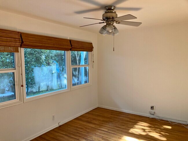 Building Photo - 315 Avenue H