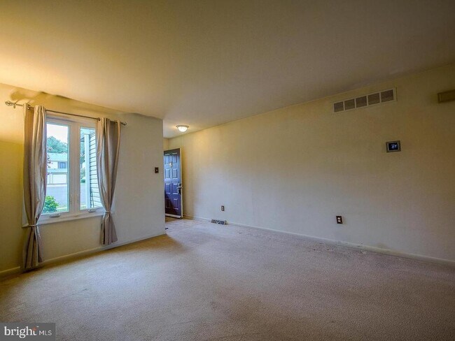 Foto del edificio - 1001 Winfield Ct