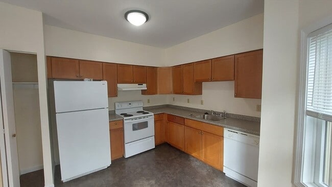 Building Photo - 49 Cedar St