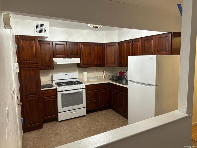 Foto del edificio - 32-50-50 69th St