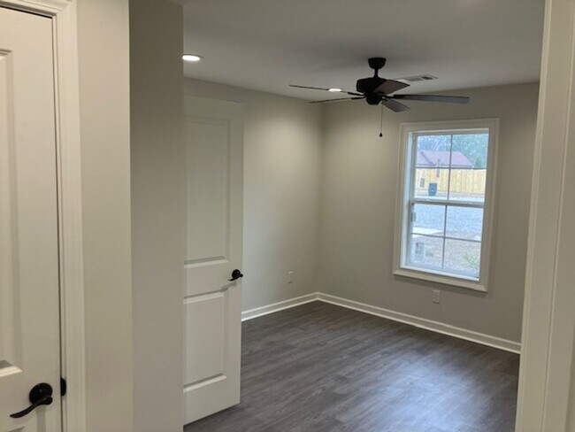 Foto del edificio - 6 Autumn Ridge