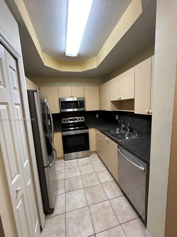 Foto del edificio - 745 SW 107th Ave