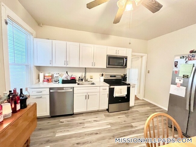 Building Photo - 19 Sachem St