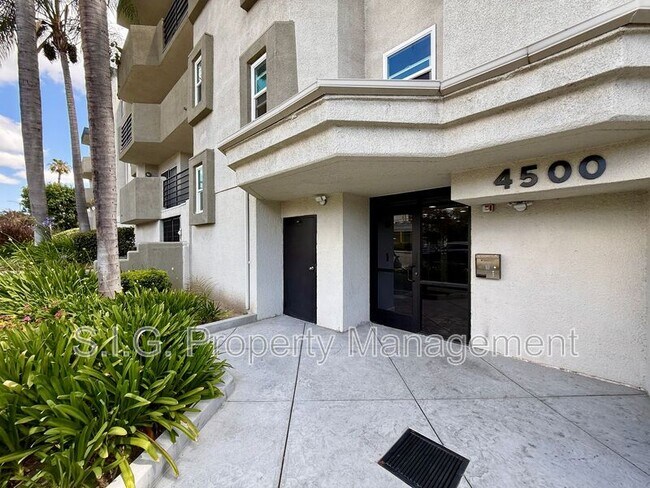 Foto del edificio - 4500 Laurel Canyon Blvd