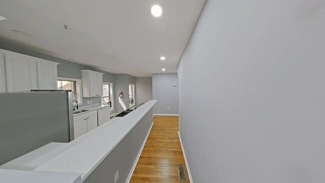 Photo - 1831 W Diamond St Apartment