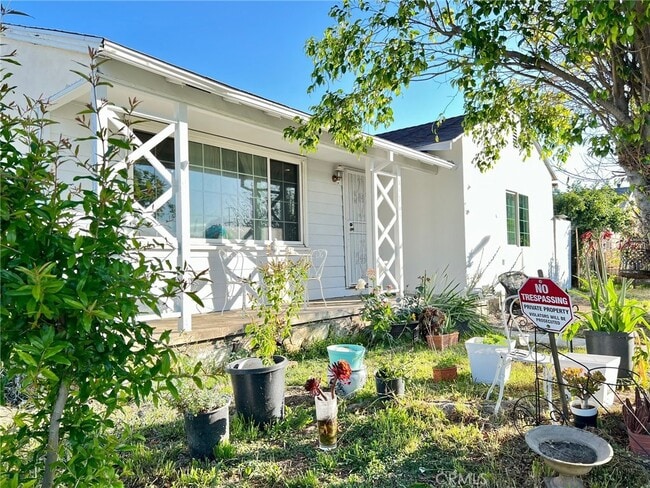 Foto del edificio - 13163 Branford St