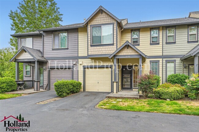 Foto del edificio - Spacious Townhome with A/C, Gas Fireplace & Water/Sewer Included!