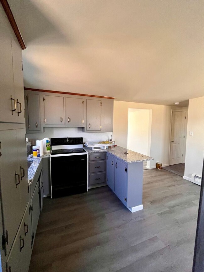Foto del edificio - 4 Bed Single Family Home Available Now!