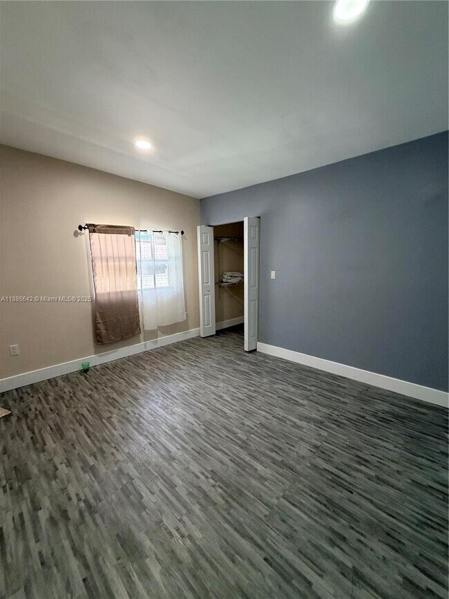 Building Photo - 753 NW 22nd Ct