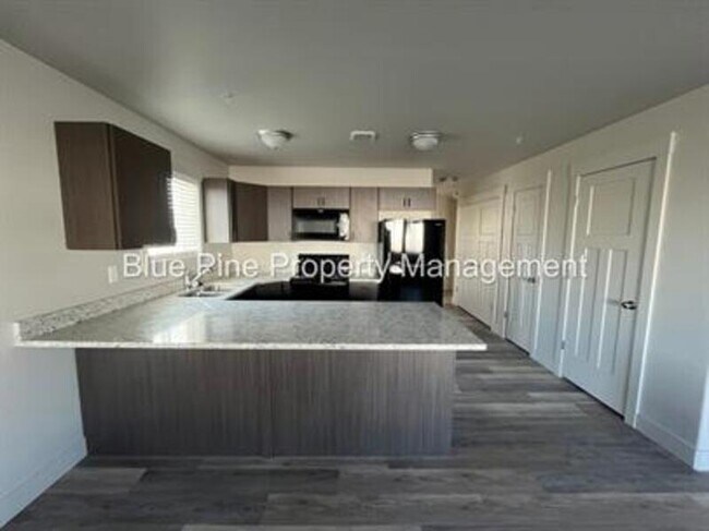 Foto del edificio - 3565 E Gample Ave