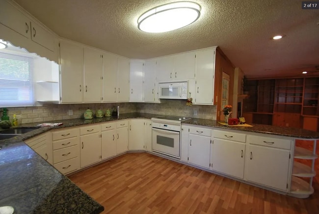Foto del edificio - 2120 Belmont Dr