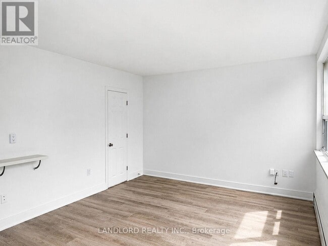 Building Photo - 140 Springhurst Ave