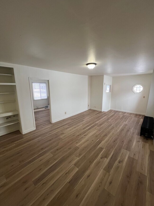 Foto del edificio - 217 W Irving Ave