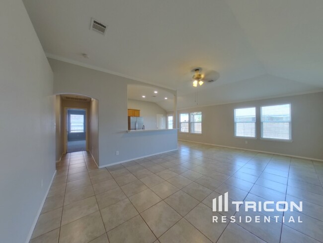 Building Photo - 9600 Orinda Dr