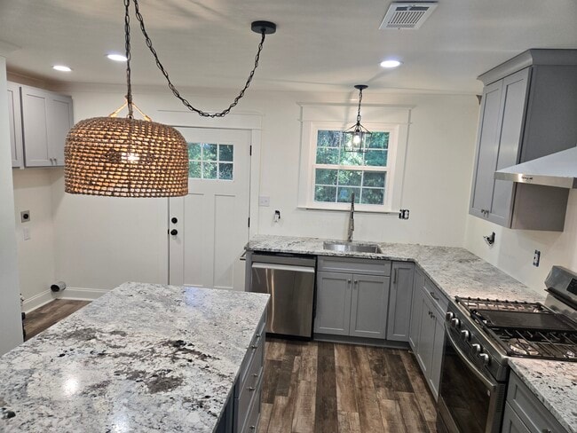 kitchen w granite counters - 22375 Highway 36