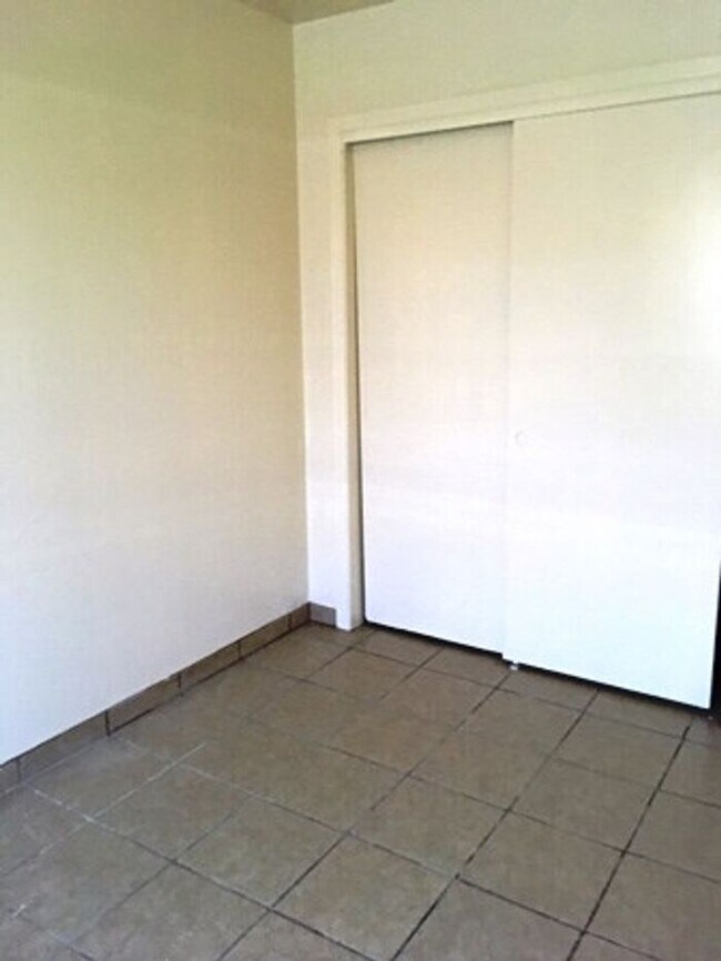 Building Photo - 1 bedroom apartment in Greenfield