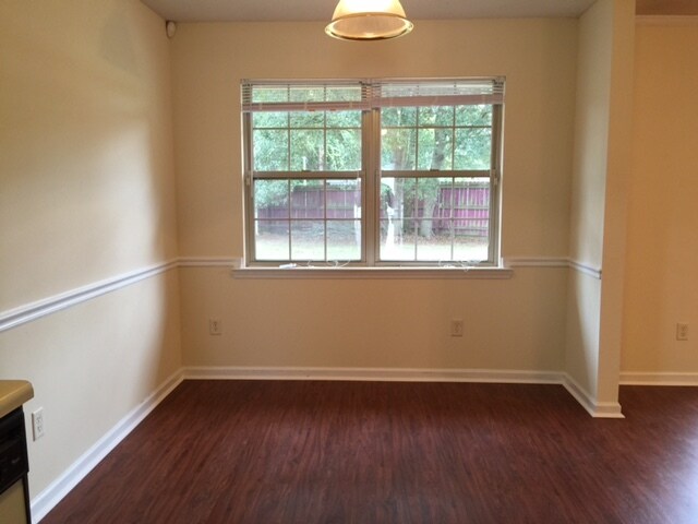 Building Photo - 221 Preakness Dr