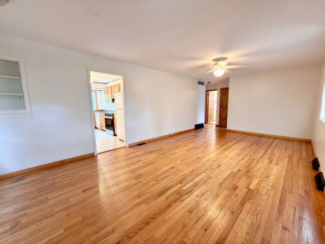 Building Photo - 7860 Sequoia Ct