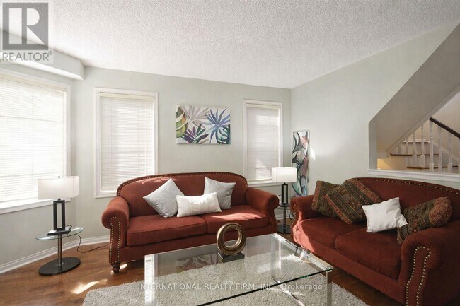 Photo du bâtiment - 3259 High Springs Crescent