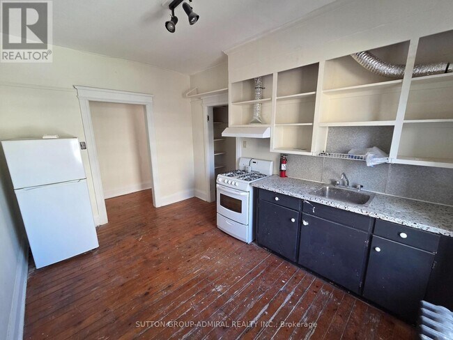 Photo du bâtiment - 1266 Yonge St