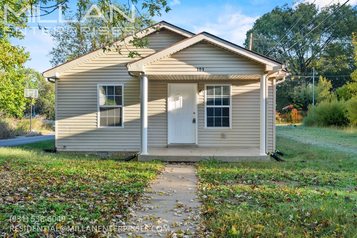 Primary Photo - Charming Two Bedroom in the Heart of Clark...