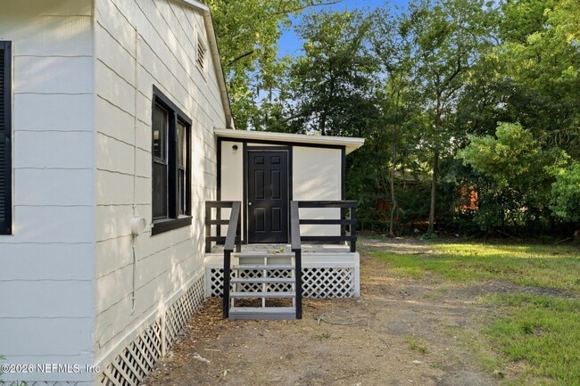 Building Photo - 920 George Cir