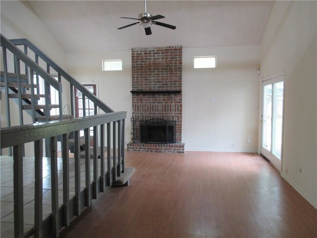 Building Photo - 8803 San Fernando Way