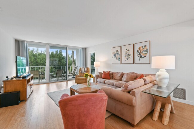 Foto del edificio - 2774 S Ocean Blvd