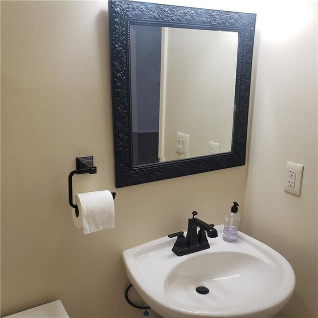 Foto del edificio - 6405 Ivey Creek Cir