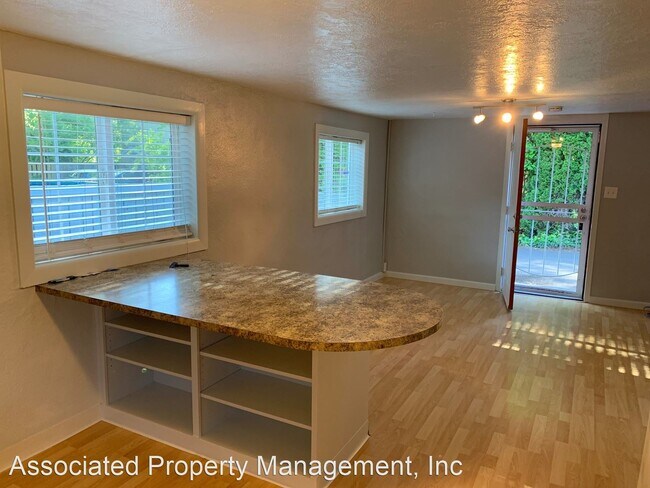 Building Photo - 1 br, 1 bath House - 549 NE Dewdrop Ln
