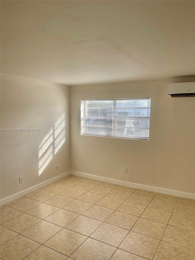 Foto del edificio - 11625 Canal Dr