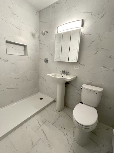 Building Photo - Beautiful Gold Coast 1 Bed/1 Bath Apartment