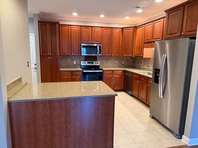 Building Photo - Lenoir City 37772- 3 bedroom 3 bath condo ...