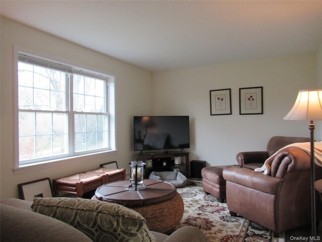 Building Photo - 63 River Rd