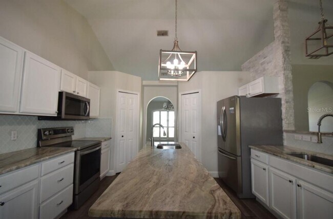 Foto del edificio - 241 Pine Shadow Ln