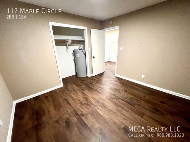 Foto del edificio - 112 Maple Cir