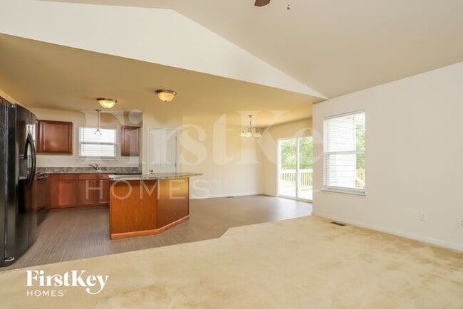 Building Photo - 293 Sonnet Cir