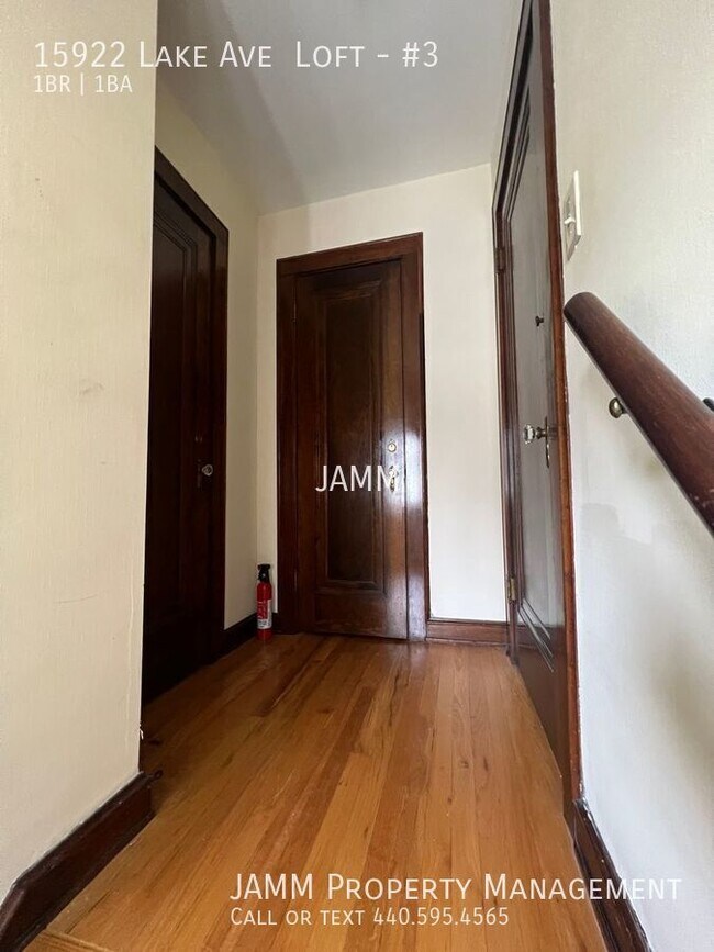 Foto del edificio - 15922 Lake Ave