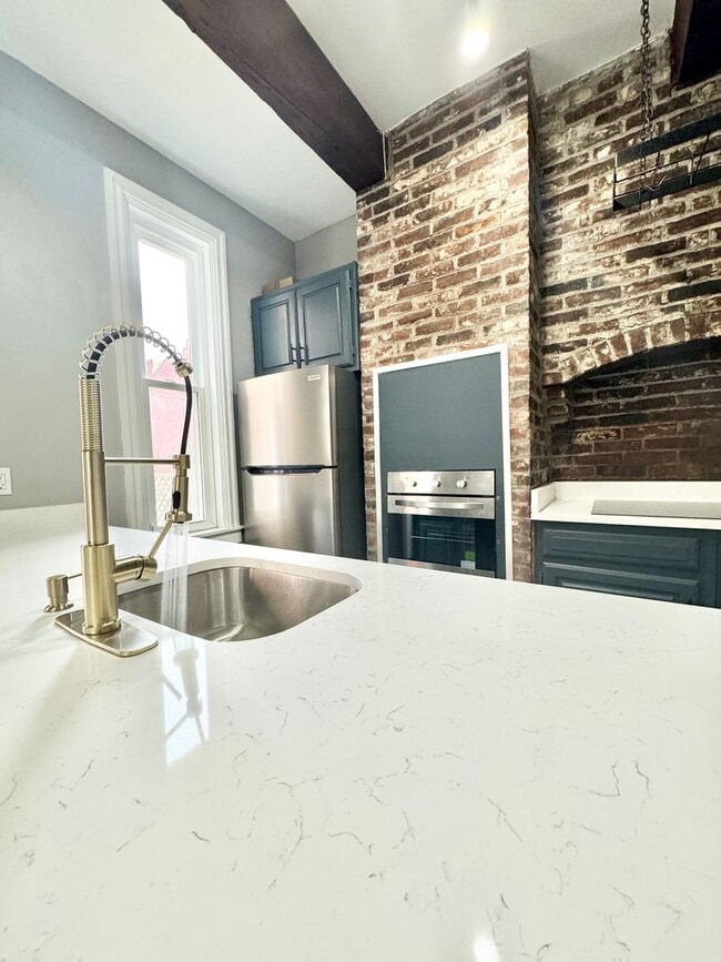 Building Photo - renovated 4 bedroom and 2 bathroom townhouse