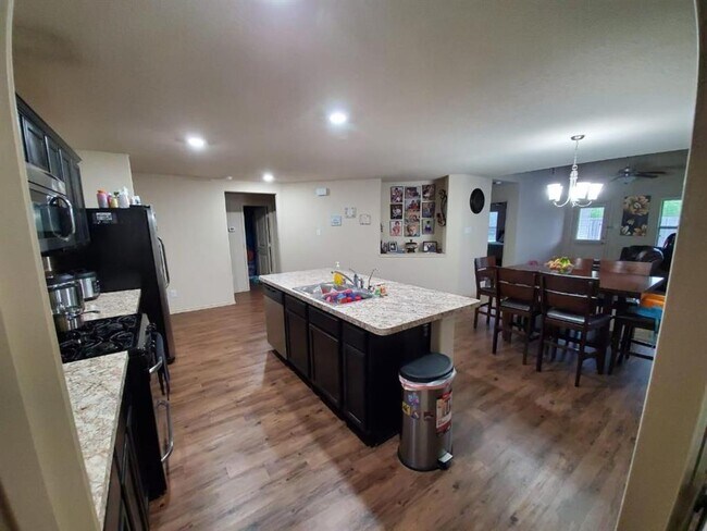 Building Photo - 1622 Mustang Canyon Way