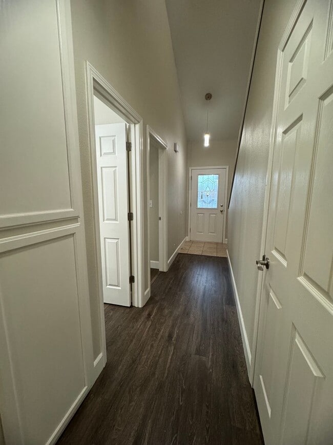 Building Photo - Available NOW - Stunning 3 Bed, 3 Bath Home in North Chico