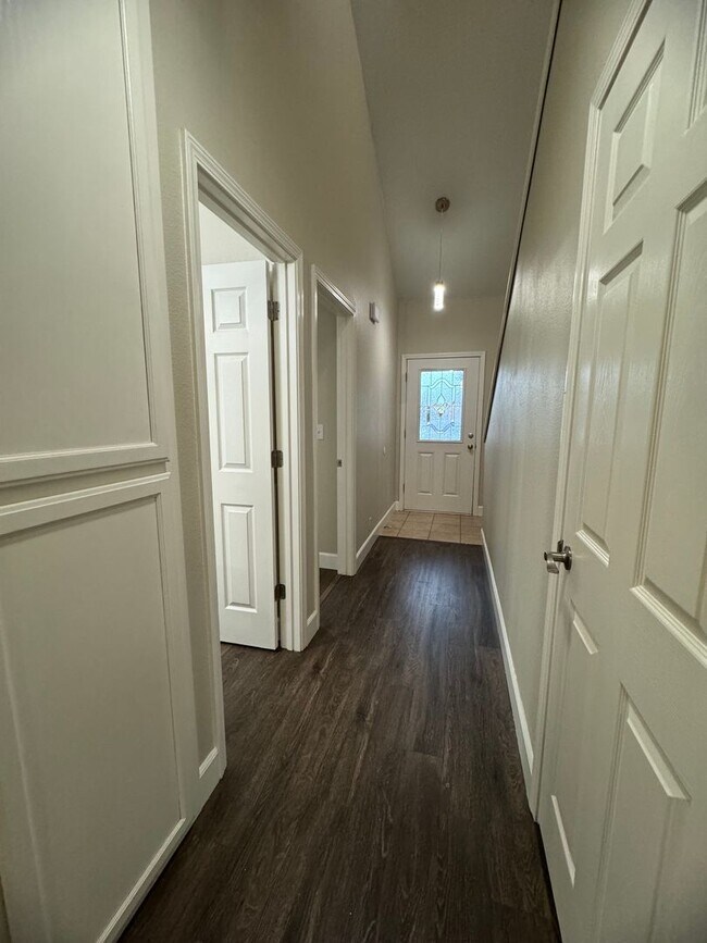 Foto del edificio - Available NOW - Stunning 3 Bed, 3 Bath Home in North Chico