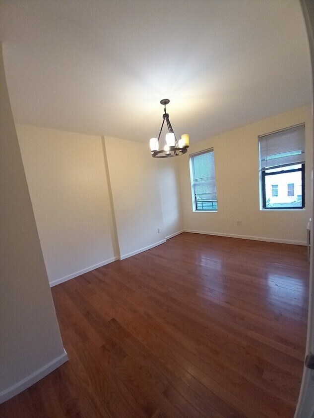 Primary Photo - 495 Linwood St
